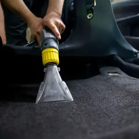 detailing automobile à Montprès-Chambord - image 3